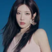 kim lip loona 1378481