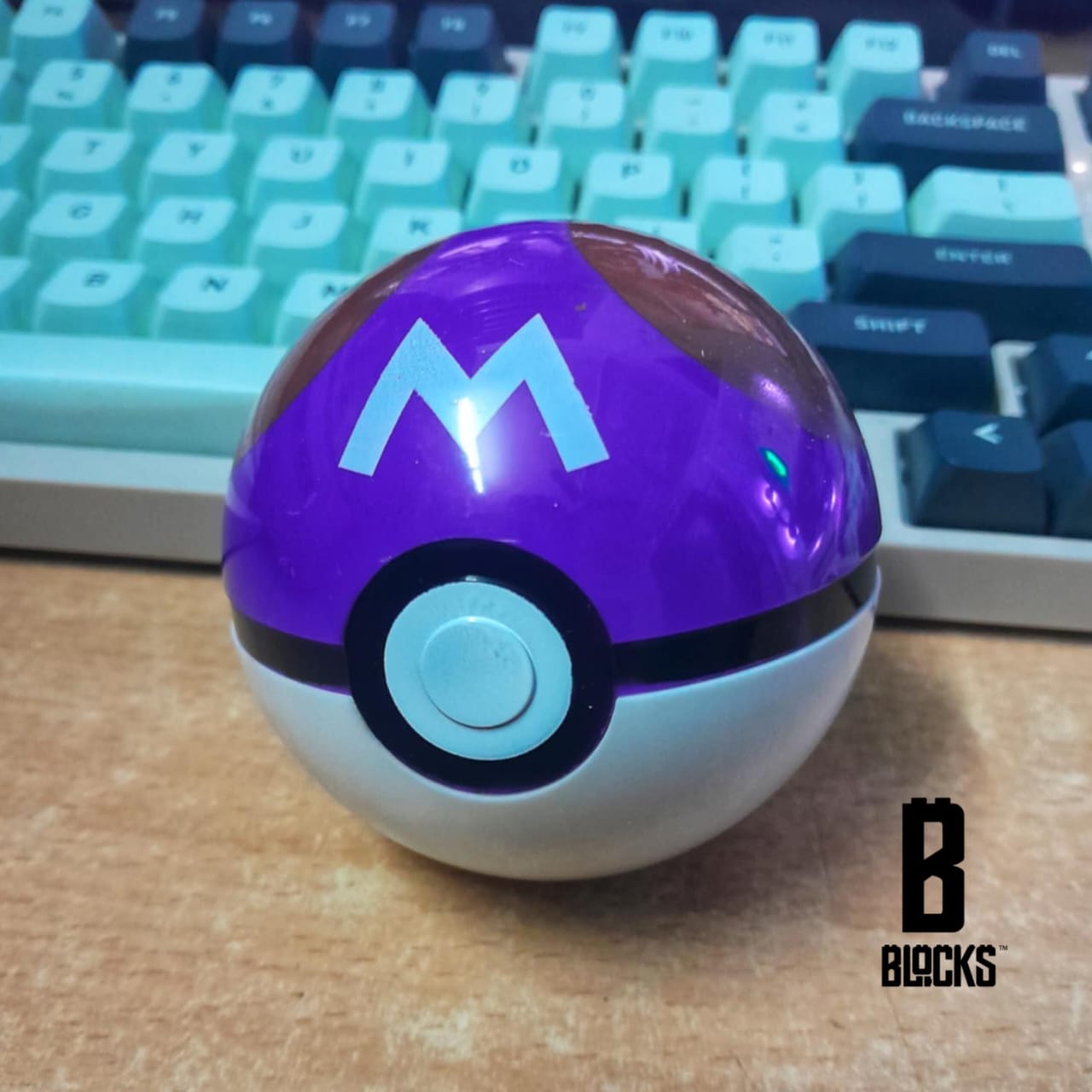 Masterball with Mini Pokemon [Random]