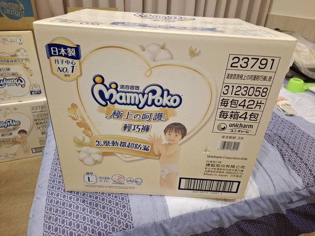 627400