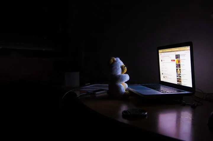 잠들지 못하는 모습