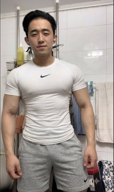 肌肉人夫 表面克製.jpg