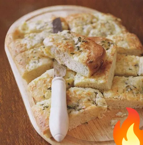 Постер Плоский хлеб с чесноком, тимьяном и сыром