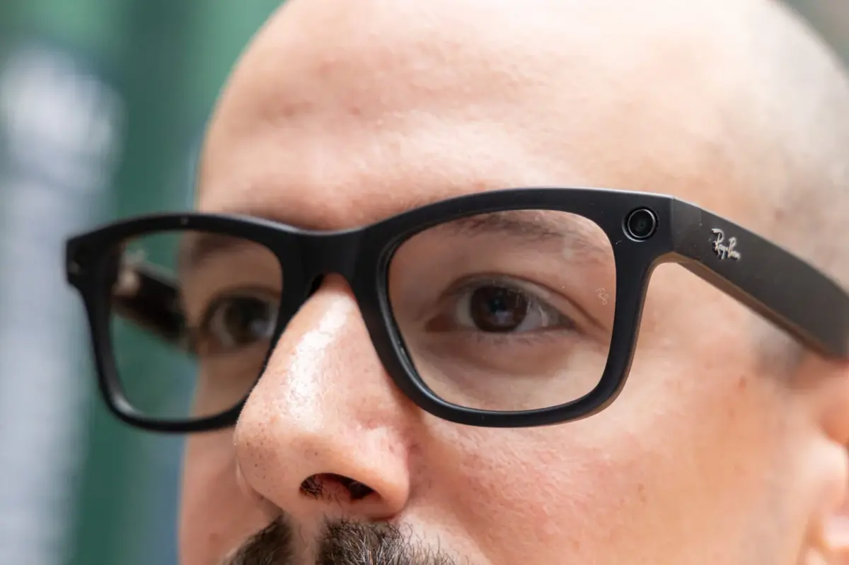 Smart Glasses' Privacy Puzzle