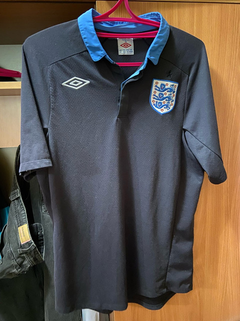 england-11-away7.jpg