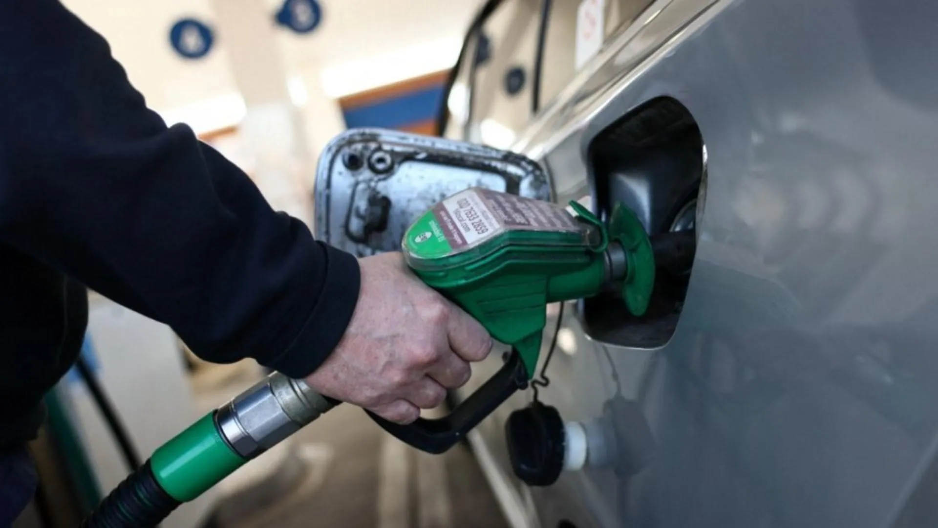 Carburanții s-au scumpit din nou: cât costă un litru astăzi