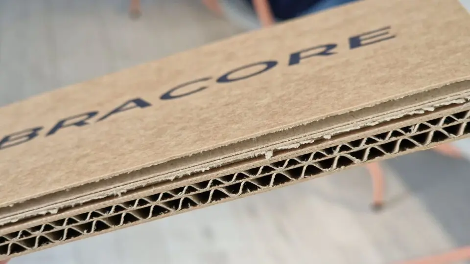Specialiștii români testează o casă inovatoare din carton structural