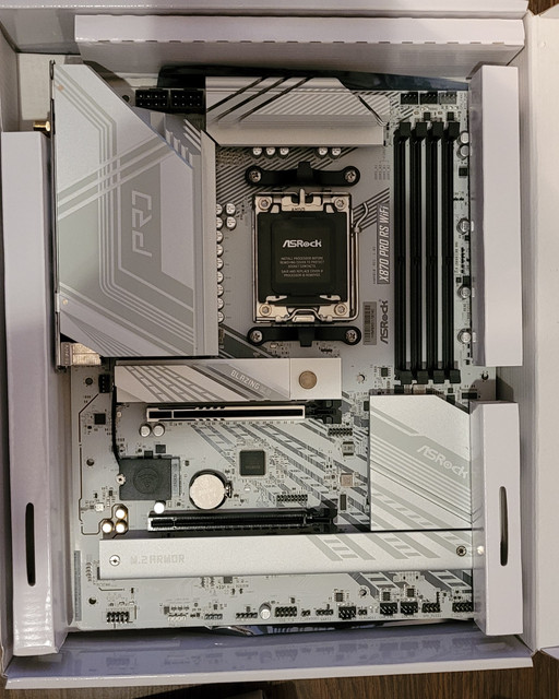 P: asrock x870 pro rs wifi / montech king 95 pro
