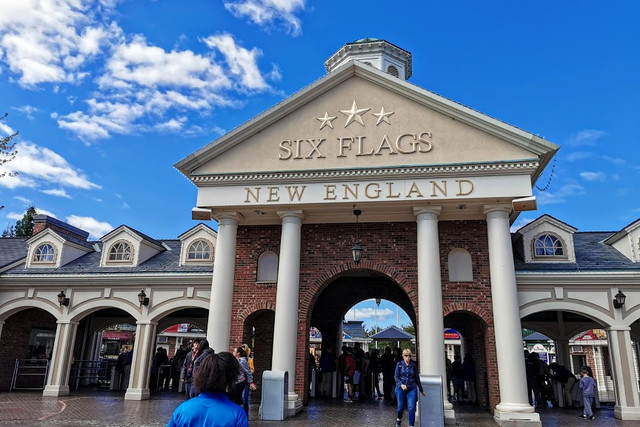 01-sixflags.jpg