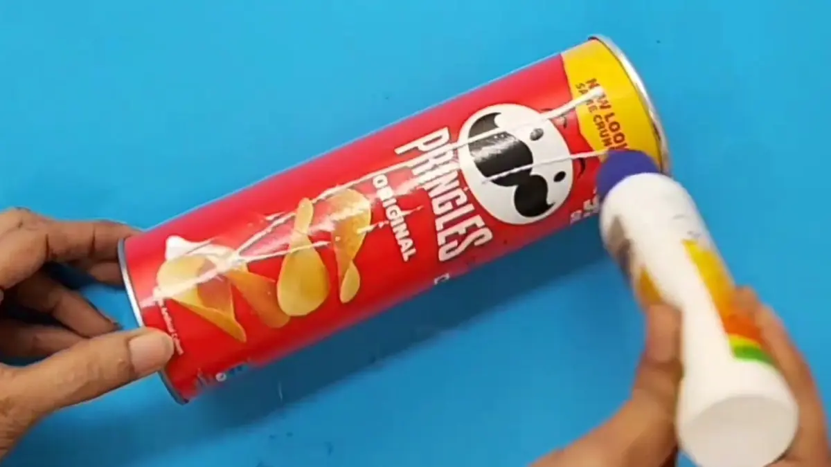Respirați o viață nouă în containerele vechi Pringles