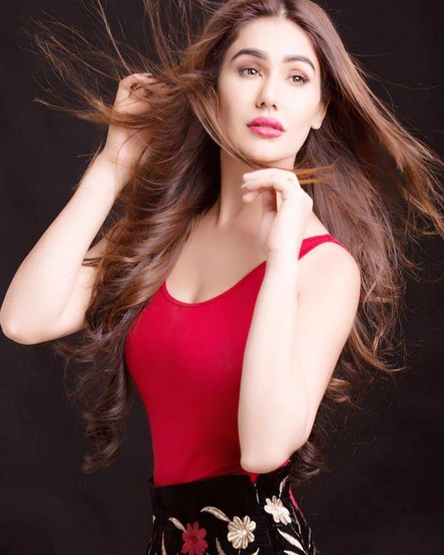 [Image: Kangna-Sharma-Hot-Unseen-Bikini-Swimwear...otos30.jpg]