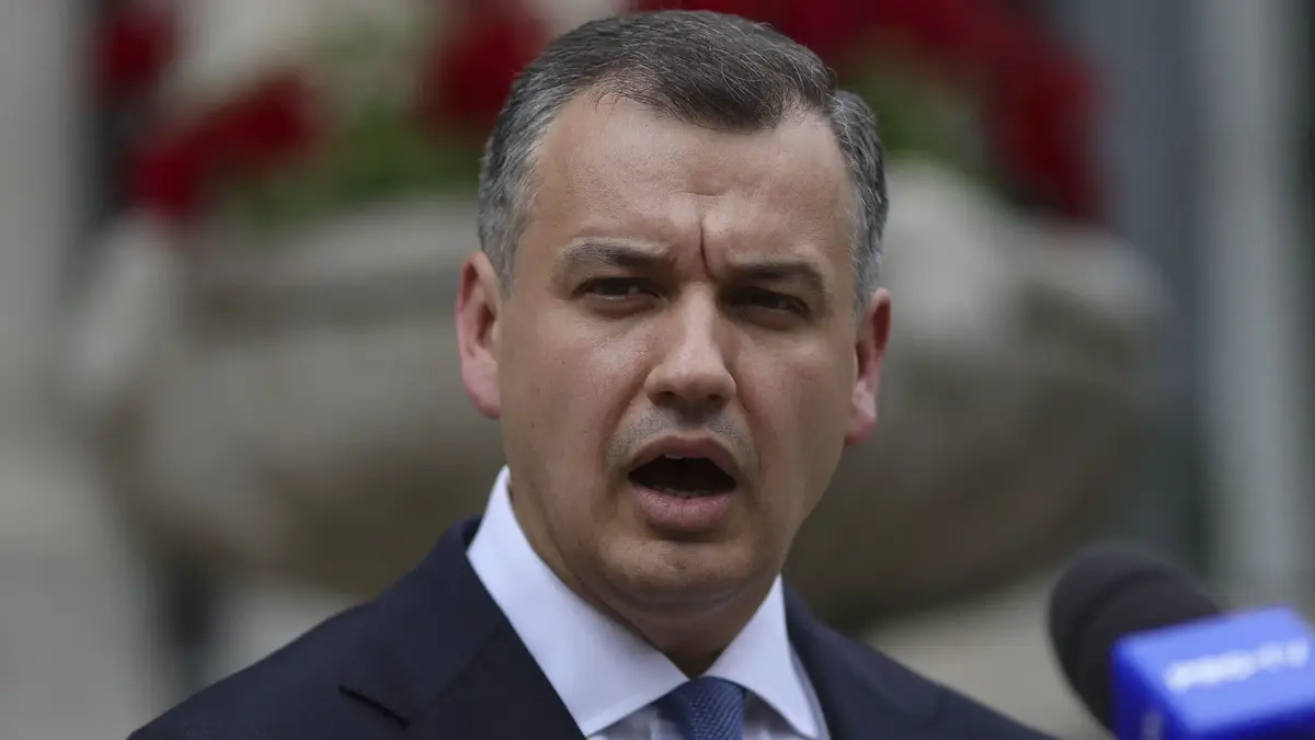 Mamele ar putea scăpa de CASS și primi mai mulți bani pentru creșterea copiilor, conform programului de guvernare