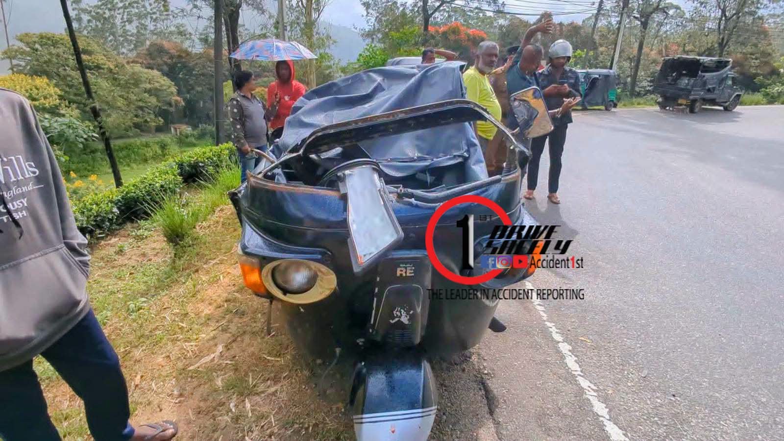 හැටන් - මස්කෙළිය මාර්ගයේ දී S.L.T.B. බස් රථයක් හා ත්‍රීරෝද රථයක් ගැටීමෙන් සිදු වූ අනතුර