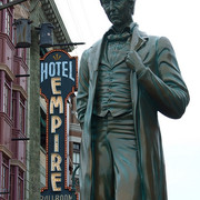 laemmle statue