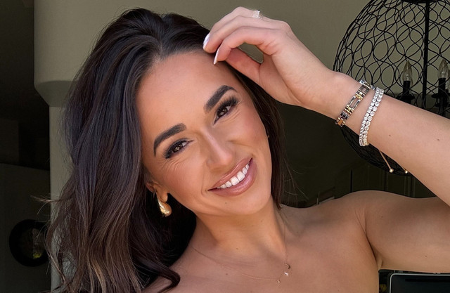 Alexandra-Winston-Wallpapers-Insta-Fit-Bio.jpg