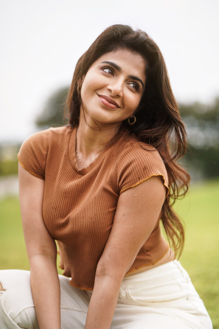 Iswarya Menon2.jpg