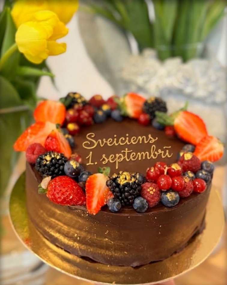 Šokolādes bento kūciņa ar uzrakstu Sveiciens 1. septembrī