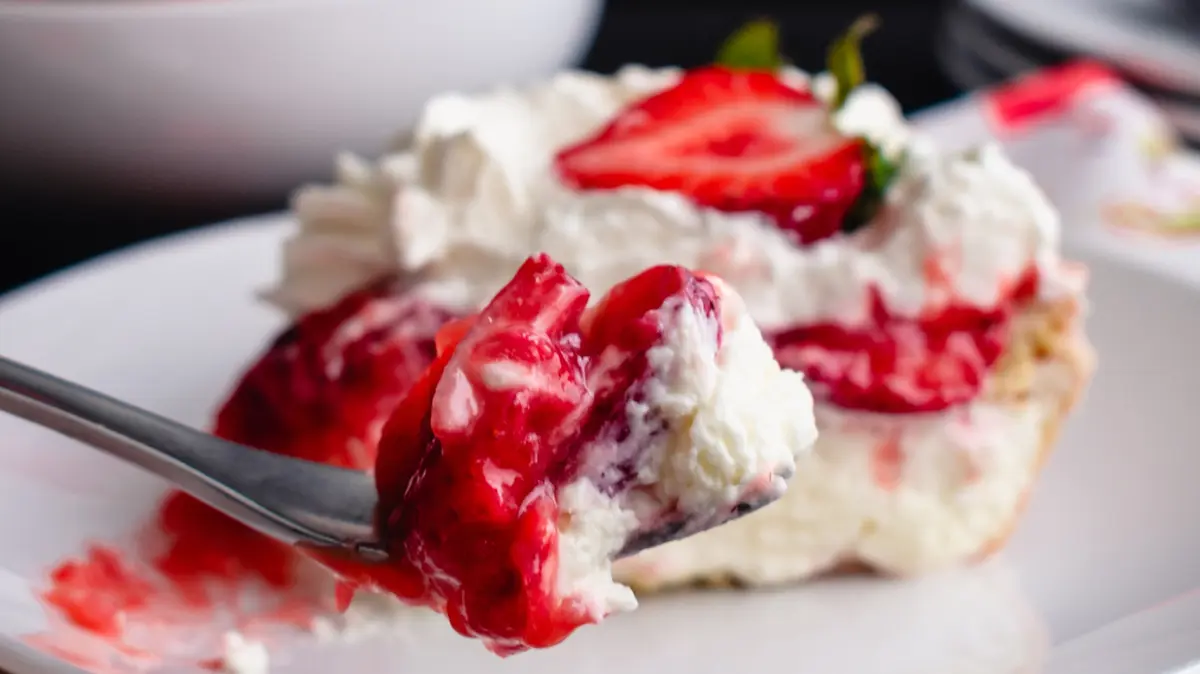 No-Bake Strawberry Lasagna is a Summer Must-Have