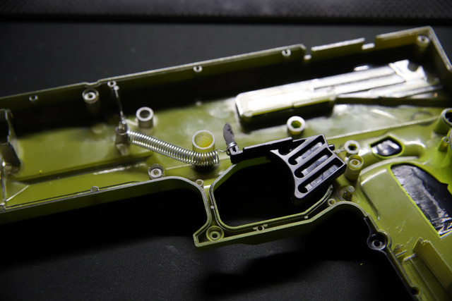 Cyberpunk Pistol (06)