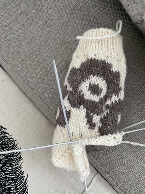 B9456-E26-71-B5-4167-B778-937-ADCA729-B8