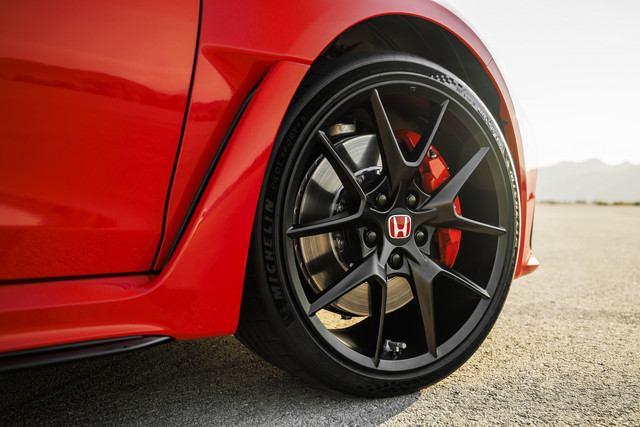 2023-Honda-Civic-Type-R-18