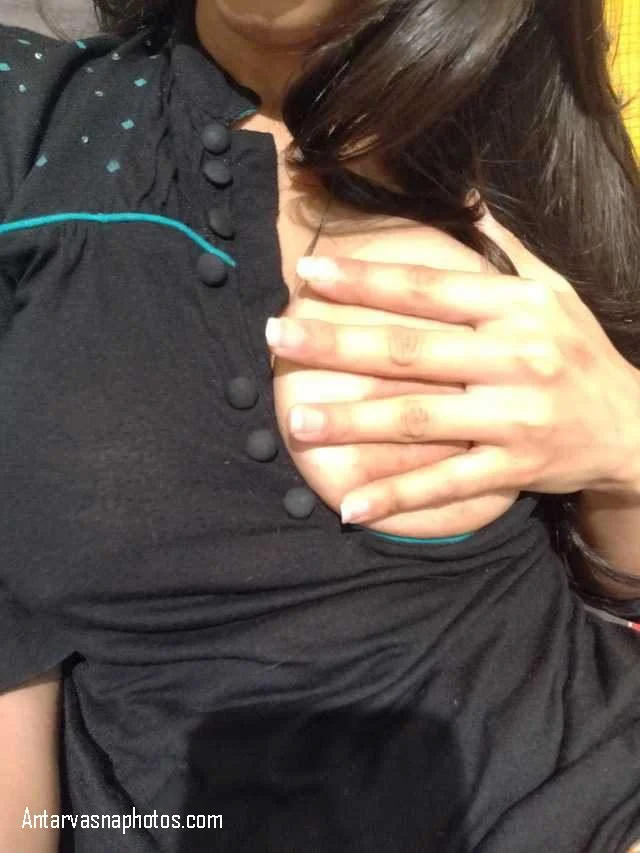 [Image: sexy-girl-sakshi-ne-ek-boob-dikhaya.webp]