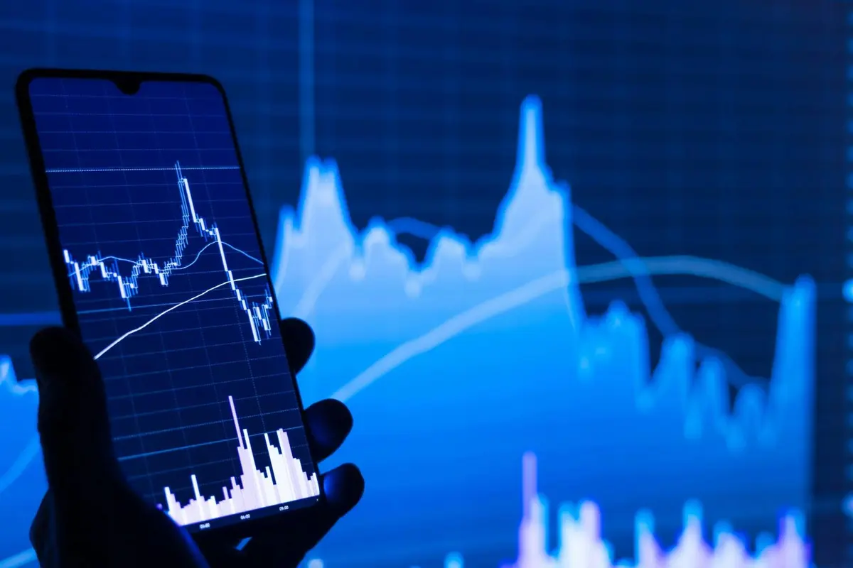 Bitcoin Gains Momentum as Long‑Term MACD Turns Bullish, Key Levels Identified