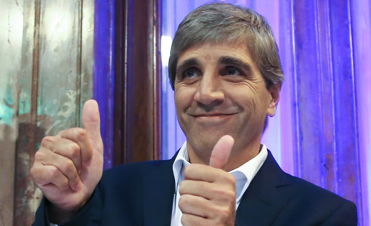 Milei se deshizó en elogios hacia Caputo: «un gigante» y «el mejor ministro de Economía de toda la historia argentina»