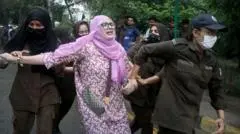 Pakistanul strânge lațul presei internaționale