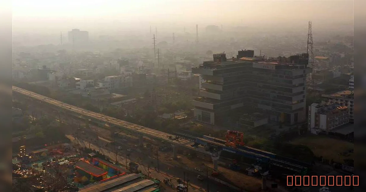 इंदौर का वो शुद्ध वायु! गंगाबाग कचरे की रात, देखकर होश उड़ेंगे - A City With A Lot Of Buildings And Cars