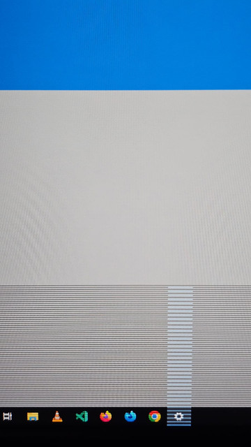 [SOLVED] - Horizontal lines at low refresh rate ? | Tom's Hardware Forum