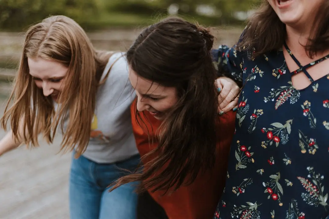 Prietenii adolescenților: influență pozitivă sau negativă?