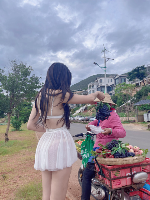 撩开裙子 (24)