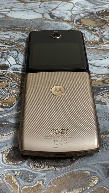 [For Sale] - Motorola RAZR (1st gen) 2020 model | Phones | Carbonite