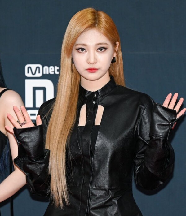 에스파 닝닝, 고향 인접 홍콩 아파트 대형 화재에 애도 "희생자 위해 묵념, 소방관께 경의"