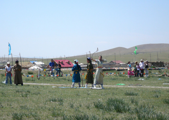 44-Girls-archery-contest