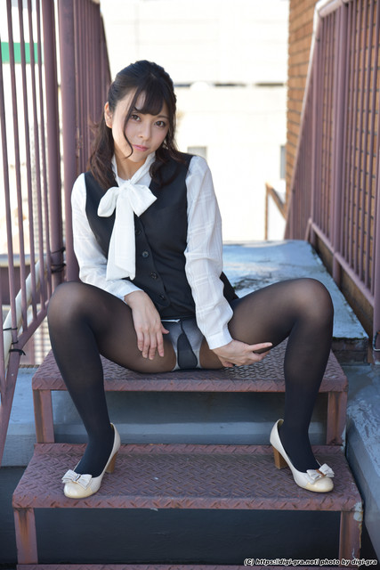 032