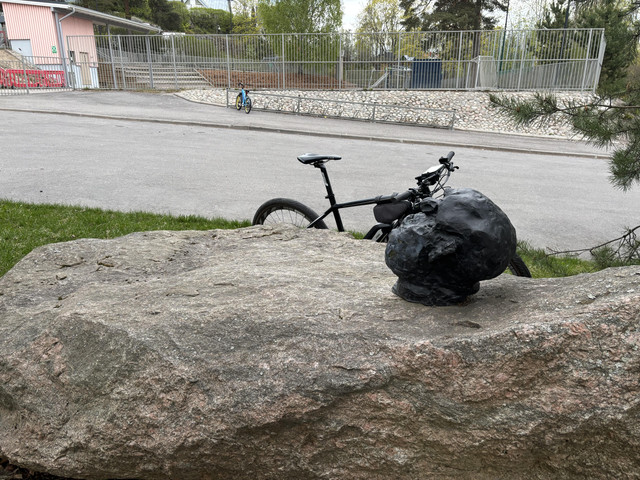 Pää kivessä.jpg
