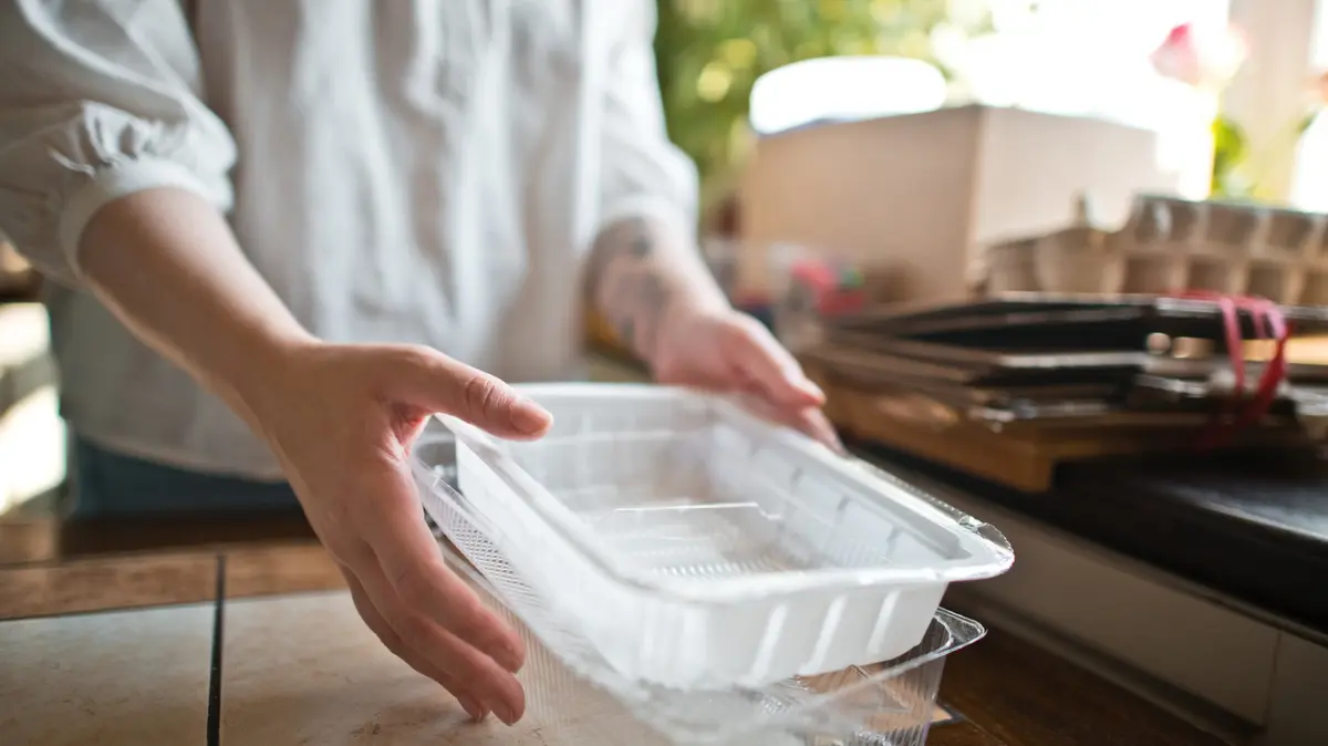 Respirați o viață nouă în containerele din plastic vechi