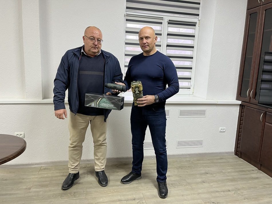 Акріс Агро придбала тепловізор для бойового спецпідрозділу Головного управління нацполіції Житомирської області