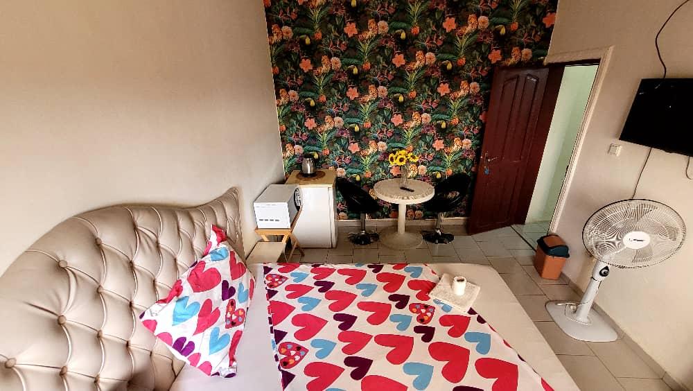 Chambre meublée à louer à Biteng, Yaoundé - 10000 FCFA/nuit