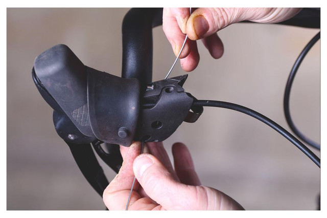 threading-new-cable-through-lever.jpg