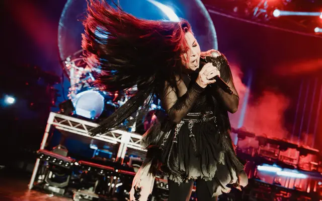 Evanescence-657-A2979-Edit-Photo-Charlyn-Cameron.webp