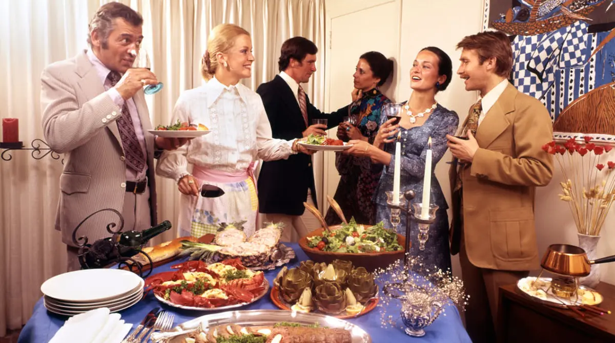 The Forgotten Warming Tray: A Relic of 1970s Dinner Parties