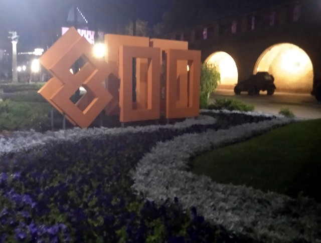 800