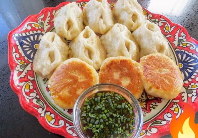 Постер Манты из дрожжевого теста, с куриным фаршем (на сковороде)