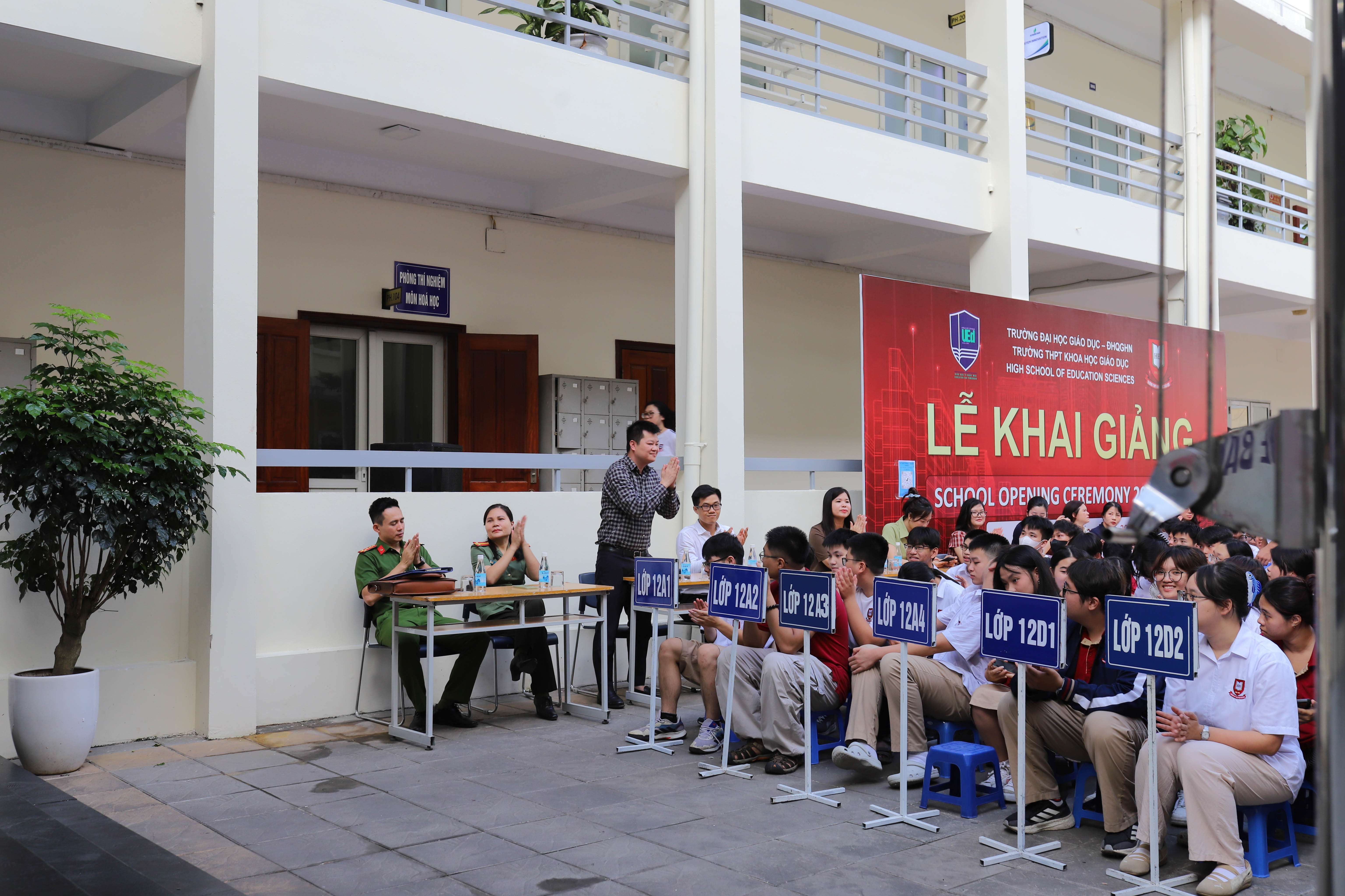 Sinh hoạt dưới cờ HES 7
