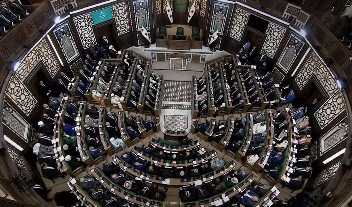 الرئيس الشرع يدعو أعضاء مجلس الشعب الجديد ليسهموا في ترسيخ ثقافة الحوار وسيادة القانون واحترام المؤسسات