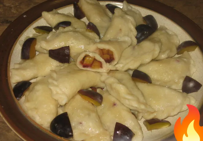 Постер Творожные вареники со сливами