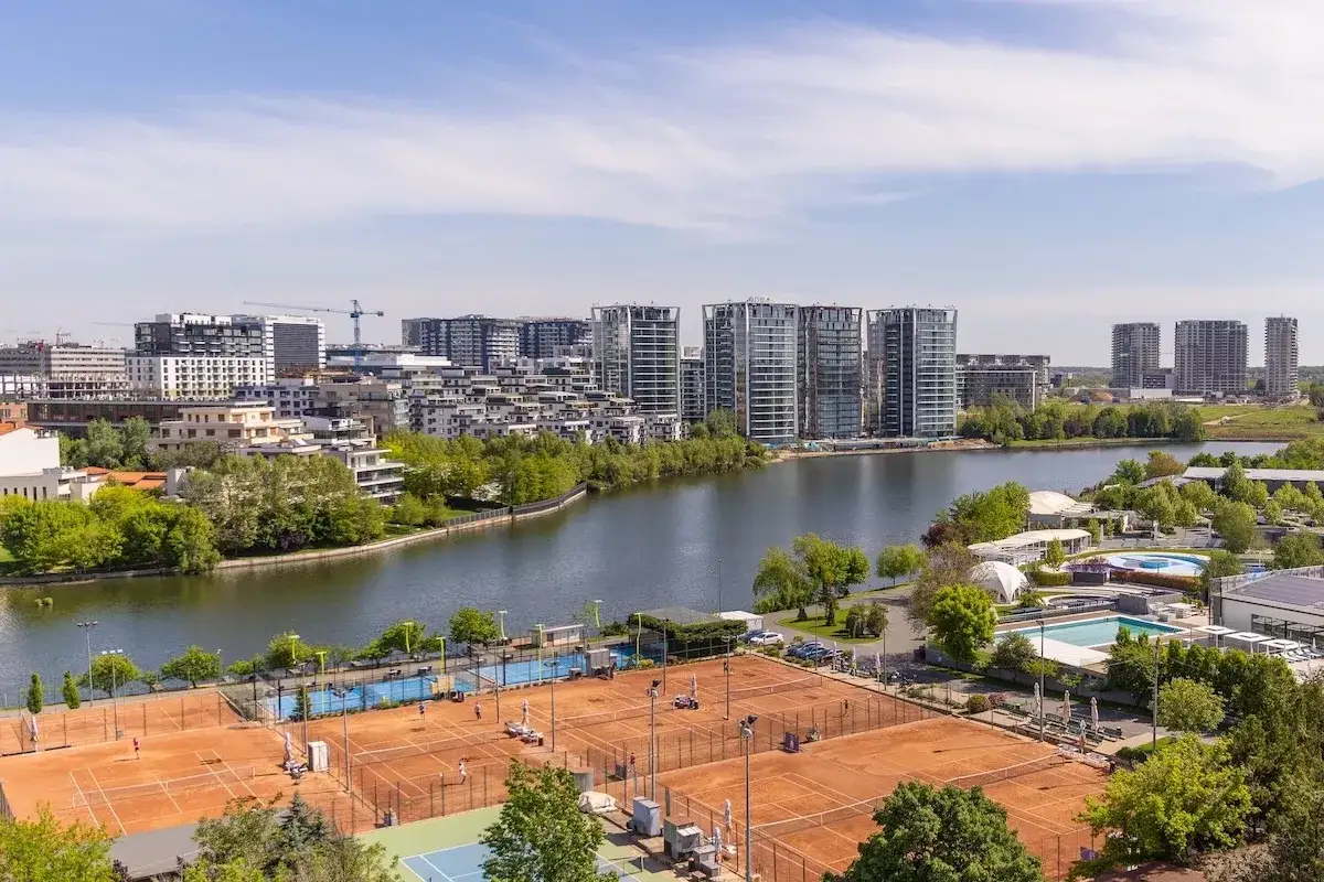 Piața imobiliară din București își revine, scădere minimă în primul semestru