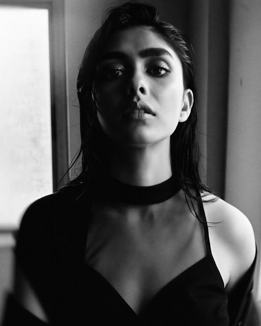 Mrunal Thakur (5) Copy.jpg